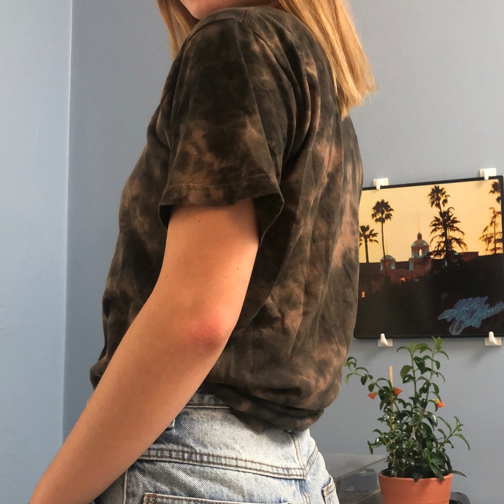 ACID WASH TEE - Picture 2 of 3